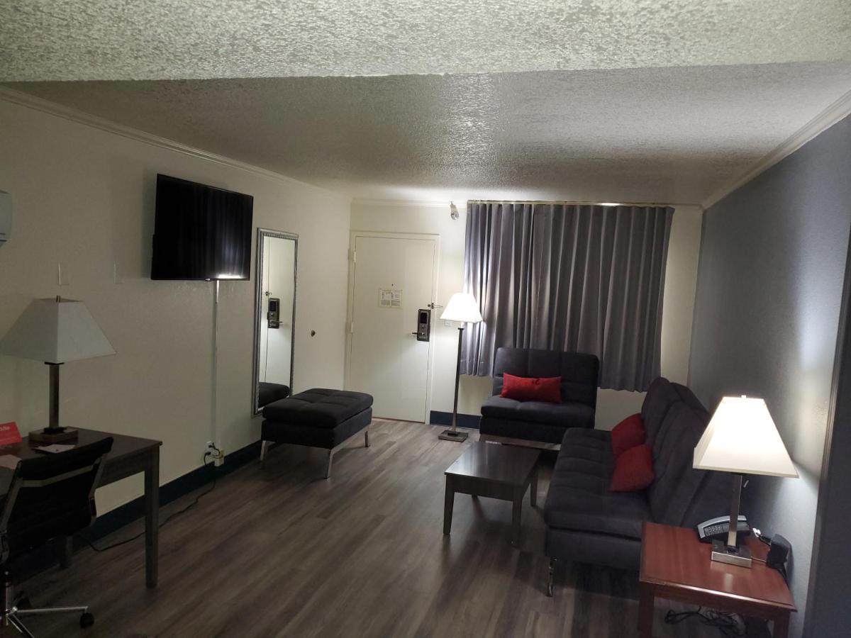 Ramada By Wyndham North Platte Hotel Bagian luar foto